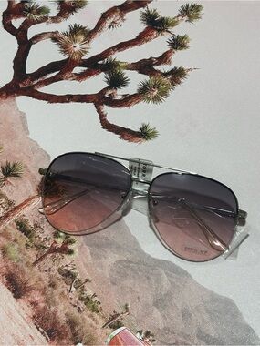 NWT- TORRID  Silver Frame Sunglasses Ombré  Lenses- aviator style